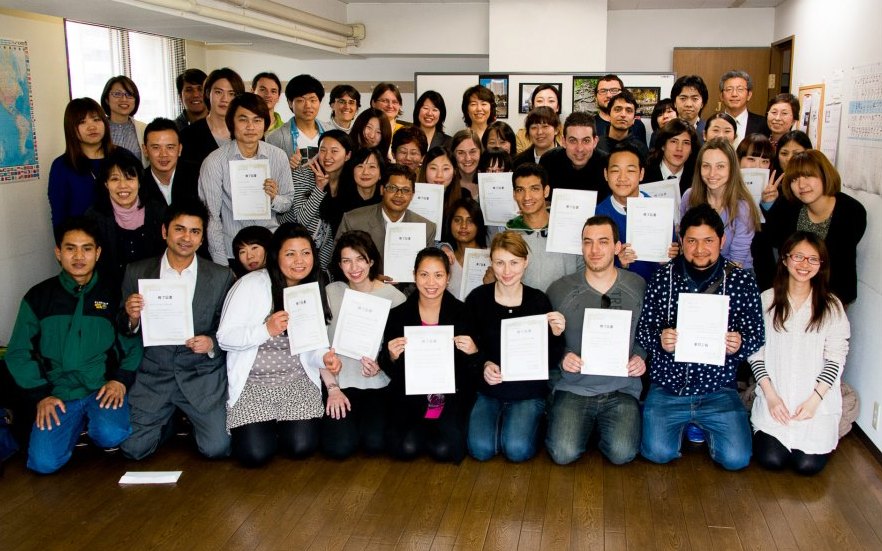 студенты школы Китидзёдзи, выпускной