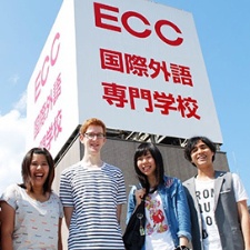 О языковой школе ECC в Осаке