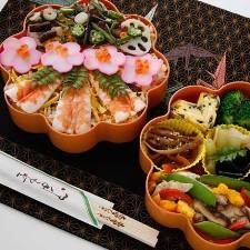 Ханами-бэнто – вкусное угощение для пикника в честь цветущей сакуры
